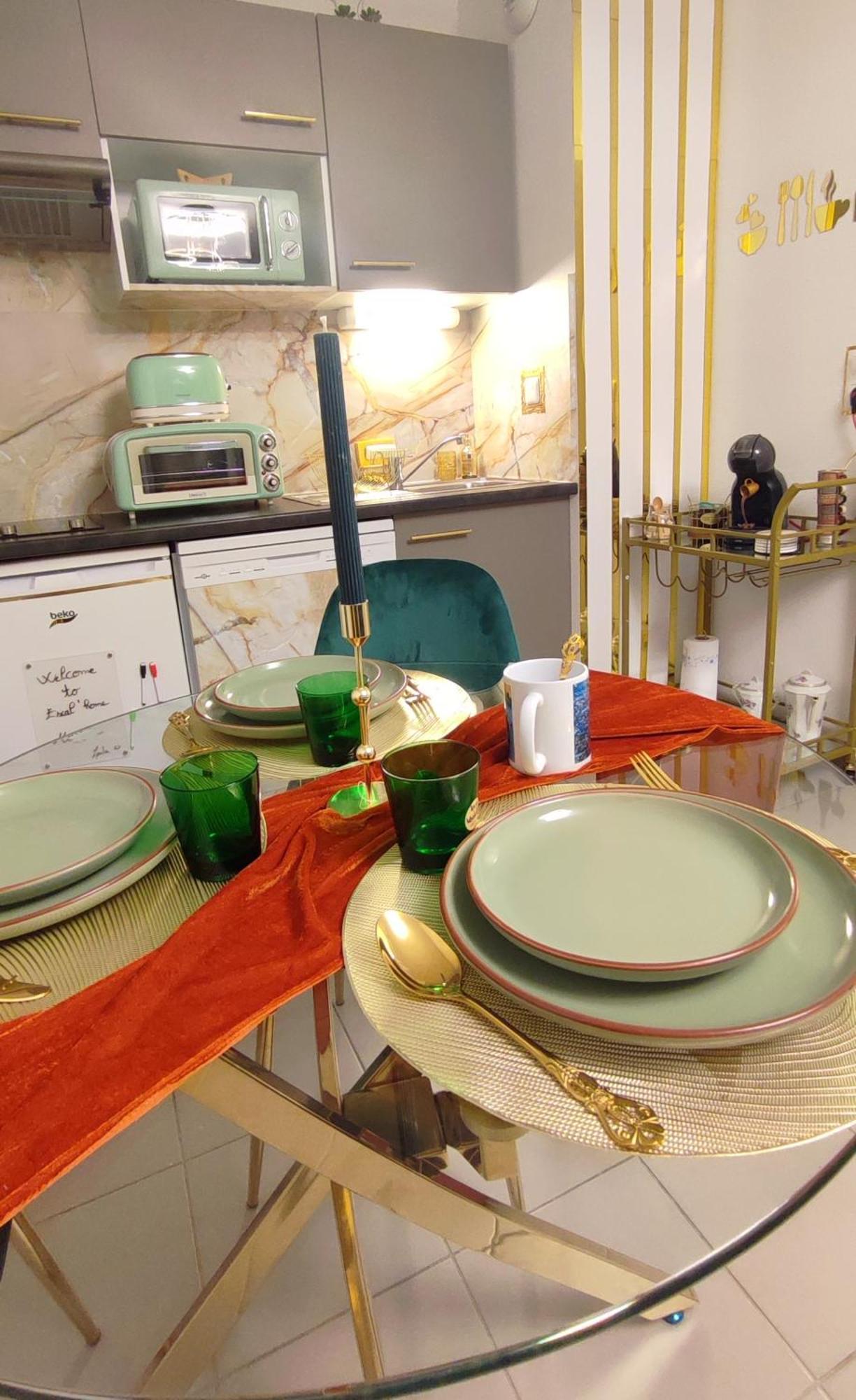 Escal'home Design Au Pied De L'aeroport, Parkings