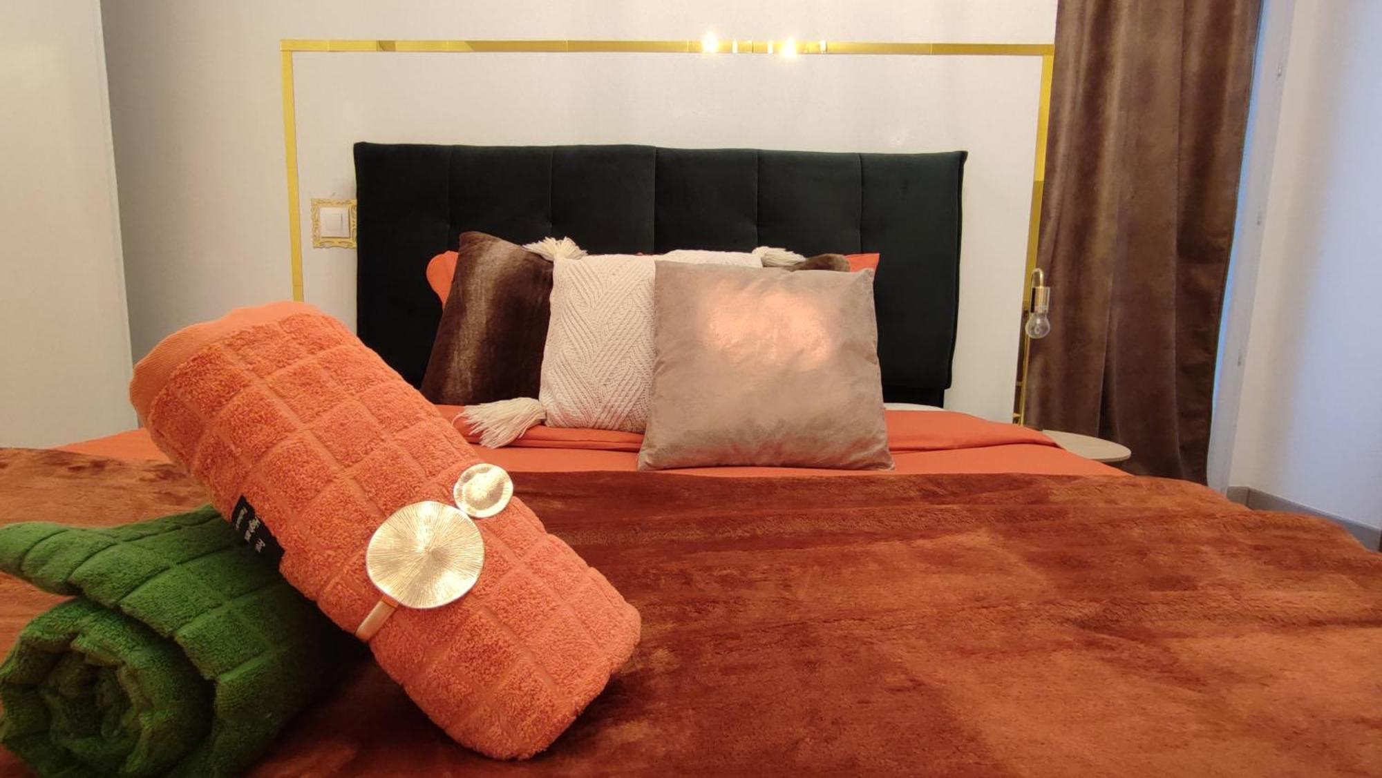 Escal'home Design Au Pied De L'aeroport, Parkings * Blagnac