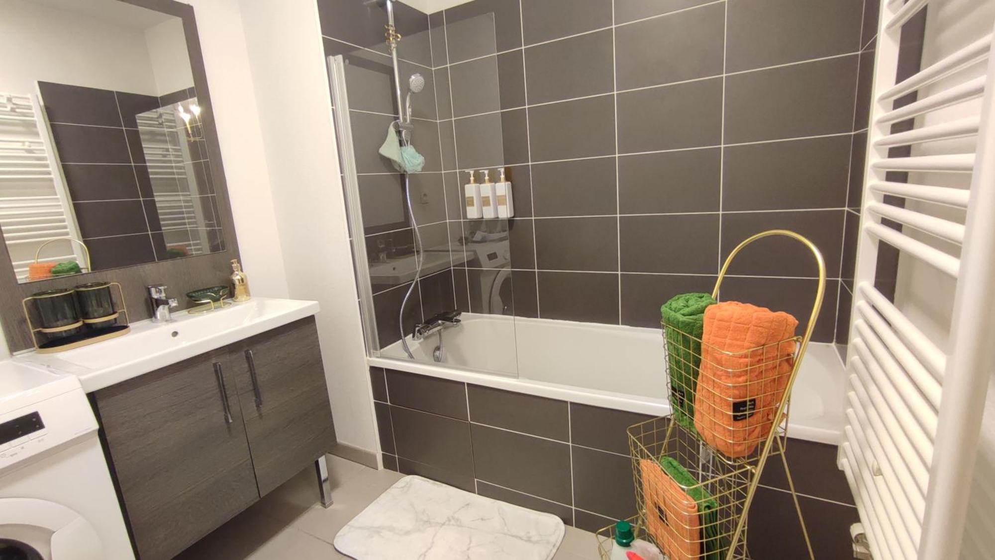 Appartement Escal'home Design Au Pied De L'aeroport, Parkings Blagnac