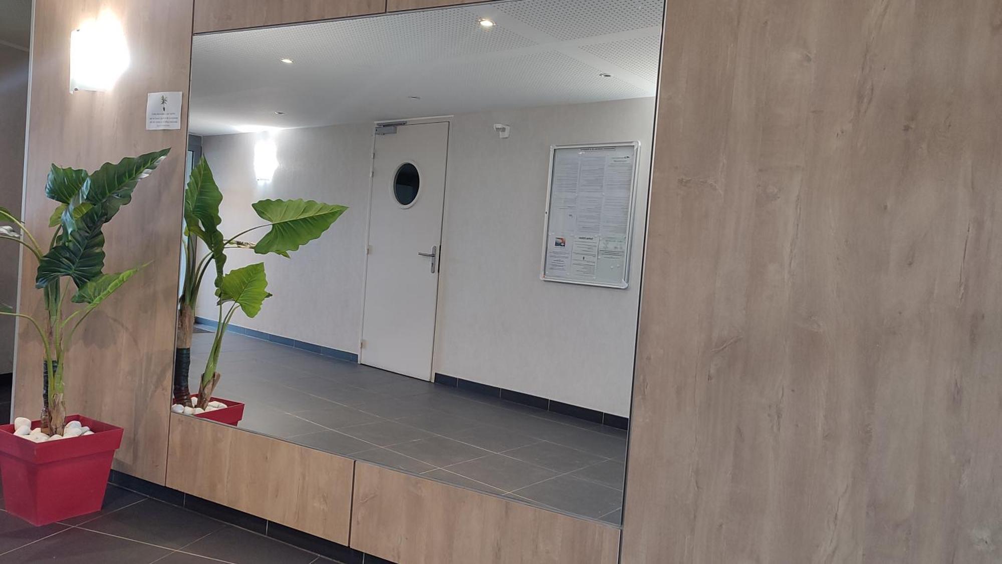Escal'home Design Au Pied De L'aeroport, Parkings Appartement *